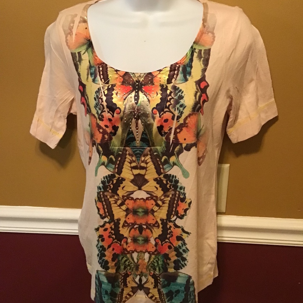 💚3/$25 New Directions S tan shirt brown orange green butterflies gold studs